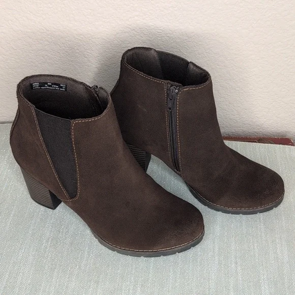 Clarks Pause Camila Ankle Boot - Picture 1 of 8